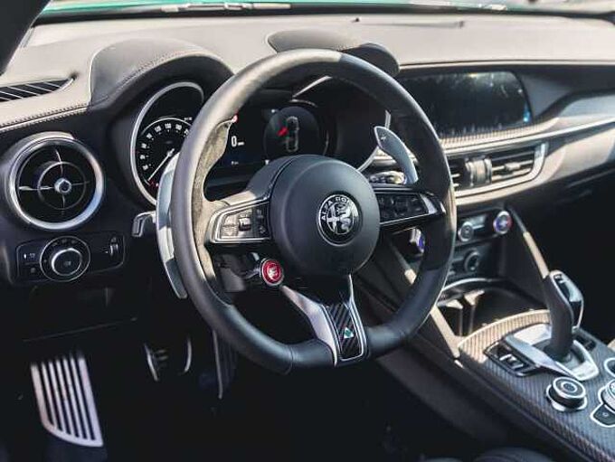 Alfa Romeo Stelvio V6 2.9 Bi-Turbo AT8-Q4 Quadrifoglio MY24