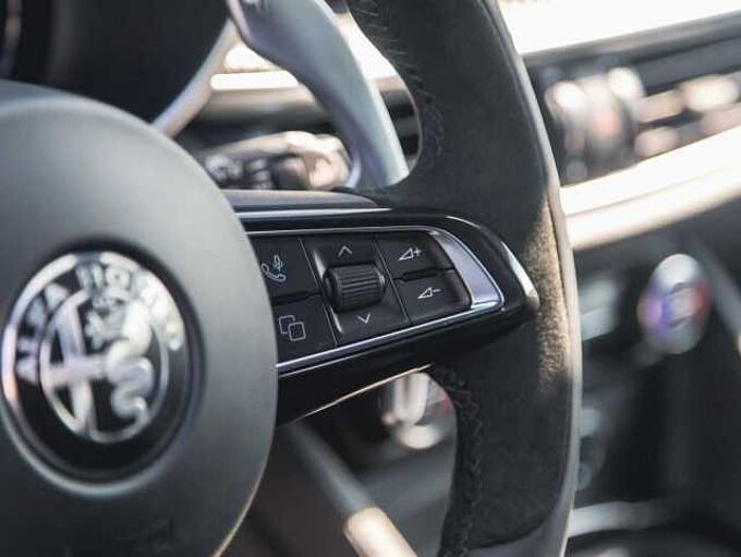 Alfa Romeo Stelvio V6 2.9 Bi-Turbo AT8-Q4 Quadrifoglio MY24