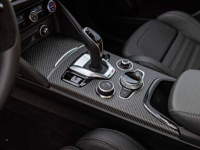 Alfa Romeo Stelvio V6 2.9 Bi-Turbo AT8-Q4 Quadrifoglio