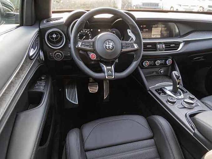 Alfa Romeo Stelvio V6 2.9 Bi-Turbo AT8-Q4 Quadrifoglio