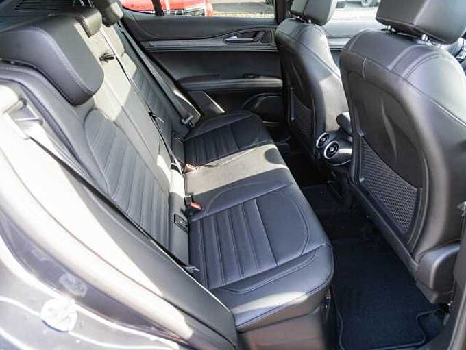 Alfa Romeo Stelvio V6 2.9 Bi-Turbo AT8-Q4 Quadrifoglio