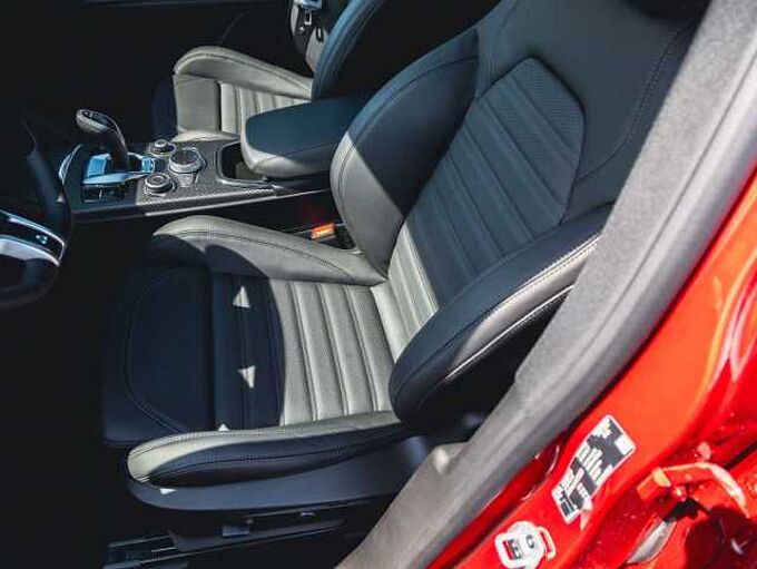 Alfa Romeo Stelvio V6 2.9 Bi-Turbo AT8-Q4 Quadrifoglio MY24