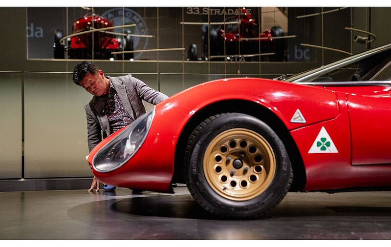 Einzigartiger Alfa Romeo 33 Stradale für Japan: Farbe Blue Reale wie beim historischen Vorbild